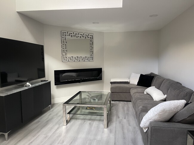 Building Photo - 12522 Montecito Rd