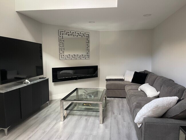 Foto del edificio - 12522 Montecito Rd