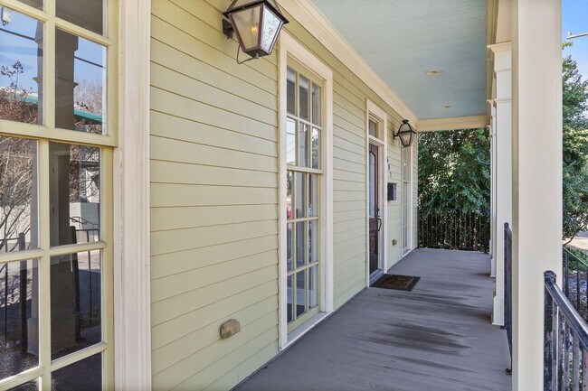 Foto del edificio - Gorgeous 3BD/3.5BA Uptown Home with A Large Fenced in Backyard