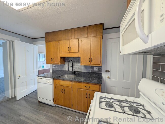 Building Photo - Wakefield 1+ Bedroom with parking included