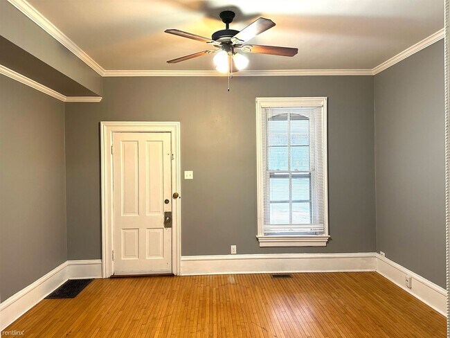 Building Photo - 2 br, 1 bath Duplex - 545 E Chicago St