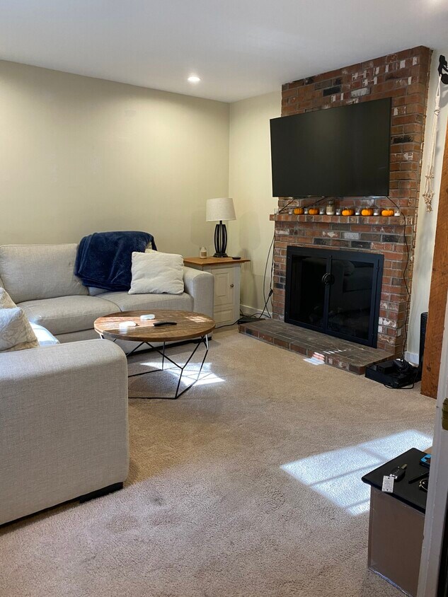 6 Ropewalk Ct, Plymouth, MA 02360 Condo for Rent in Plymouth, MA