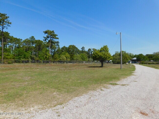 Building Photo - 358 White Oak Dr