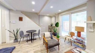 Building Photo - 719 W Buckingham Pl