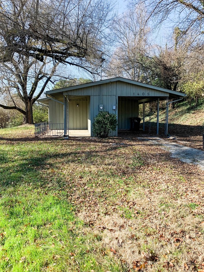 Photo - 1405 Crocus Ln House