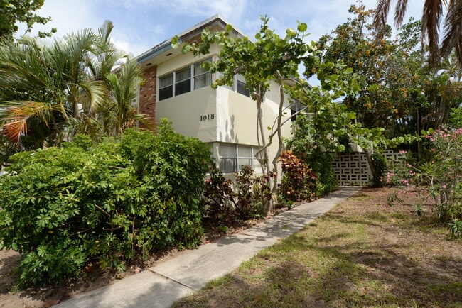 Exterior - 1018 Park Dr