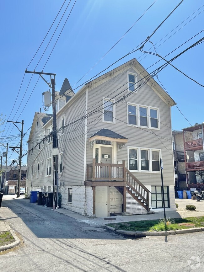 Building Photo - 2947 W Cortland St