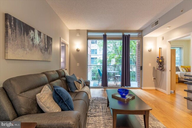 Building Photo - 820 N Pollard St