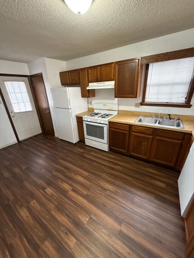 Building Photo - 805 E N St