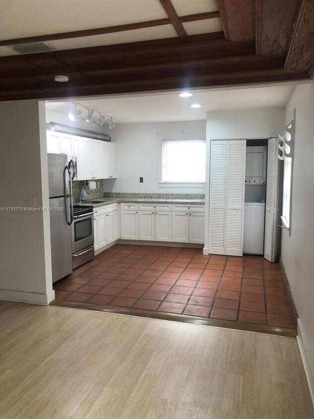 Foto del edificio - 1100 SW 10th St