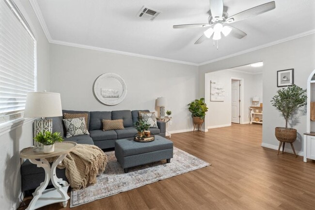 Building Photo - 915 G St SW