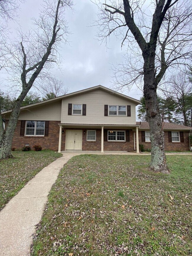 Foto del edificio - 4 br, 2 bath House - 319 E Northfield Blvd.