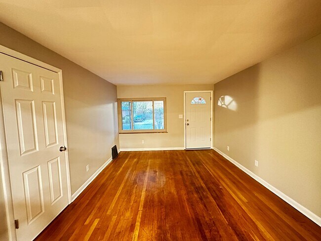 Foto del edificio - 1545-1547-1547 Garling Ave