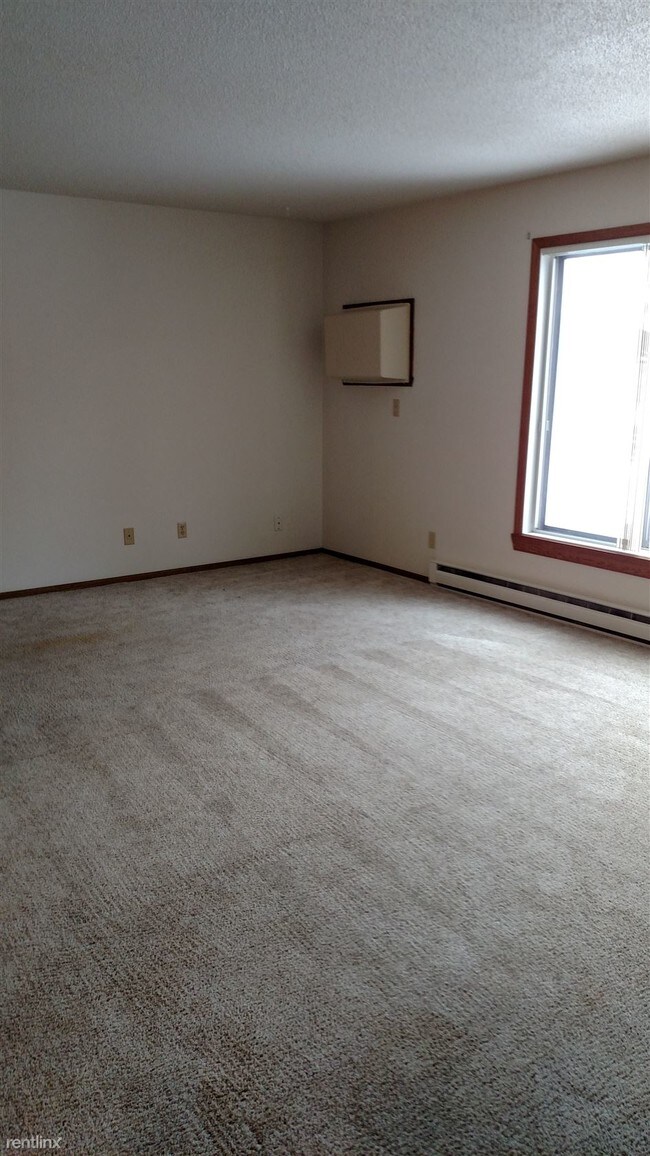 Building Photo - 1440 E Gateway Cir S