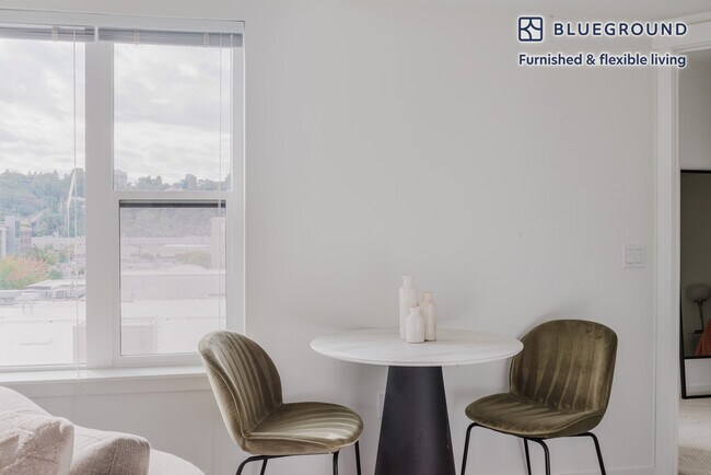 Foto del edificio - 4609 Union Bay Pl NE