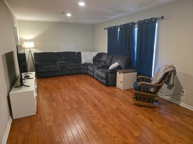 Foto del edificio - 738 Forestdale Dr