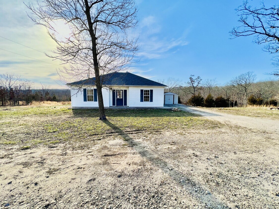 Primary Photo - 104 Edwin Ln