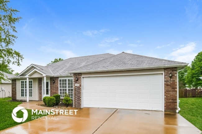 Building Photo - 715 Country Ln