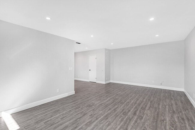 Interior Photo - 18545 Clark Street