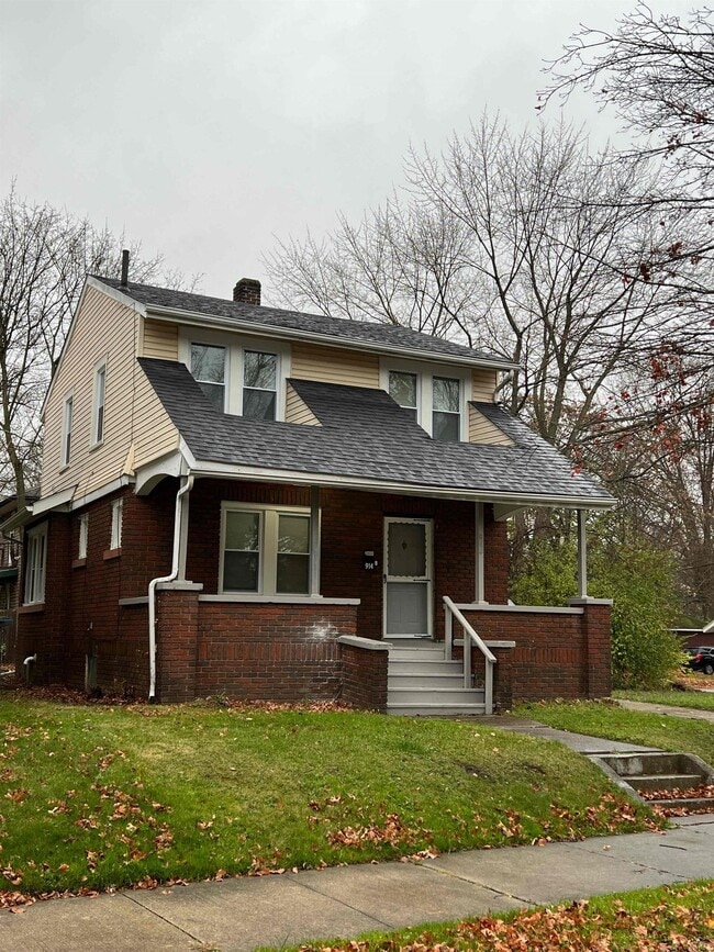 Building Photo - 914 Whittier Ave