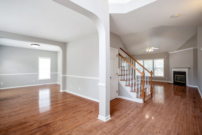 Building Photo - 5600 Laskin Ct