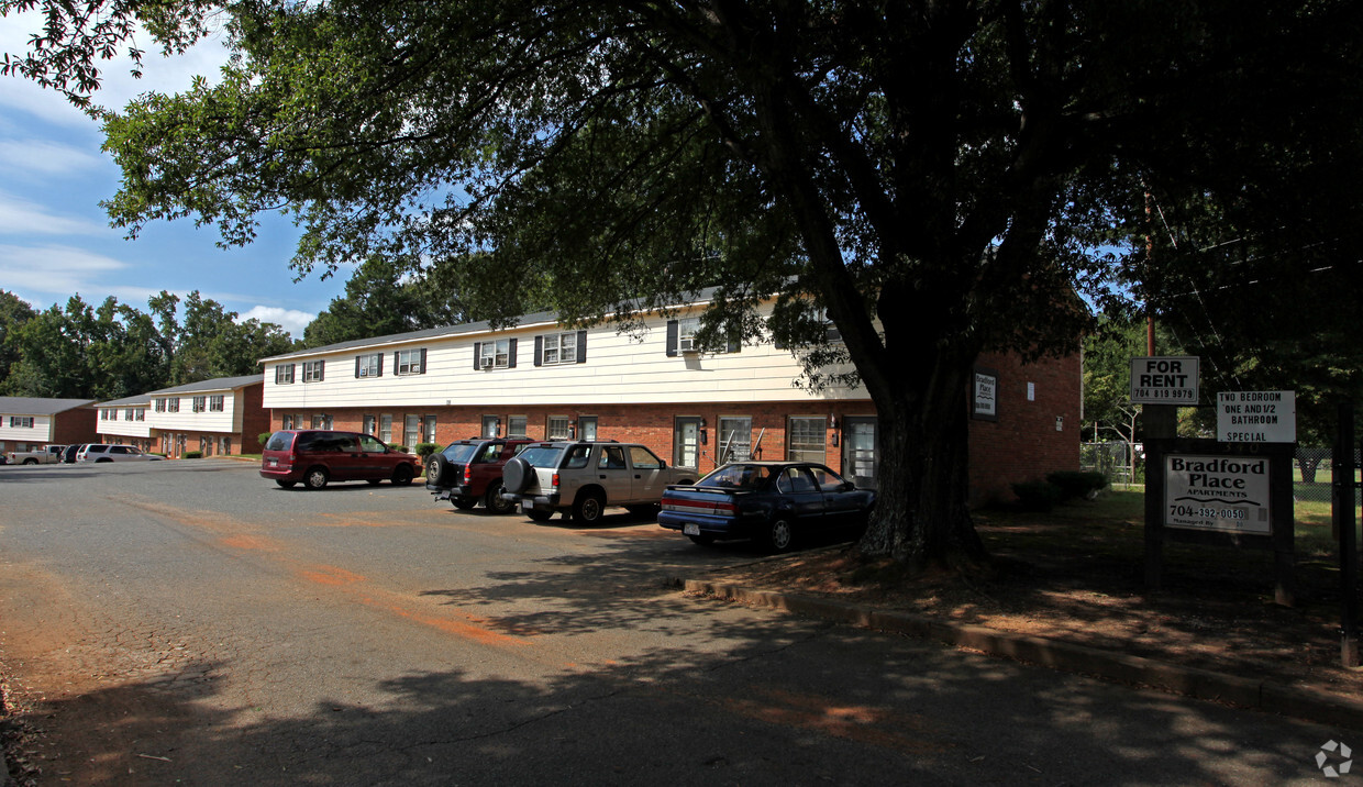 Primary Photo - Bradford Apartments