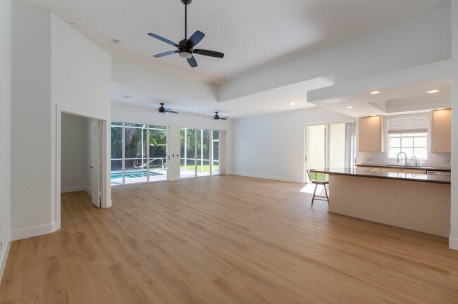 Building Photo - 179 E Tall Oaks Cir