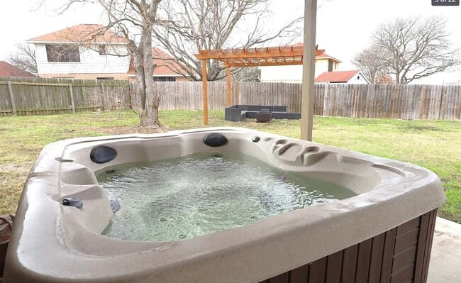 Building Photo - 5811 Bear Lake Dr