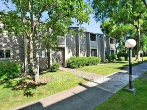 Building Photo - 45 Derow Ct