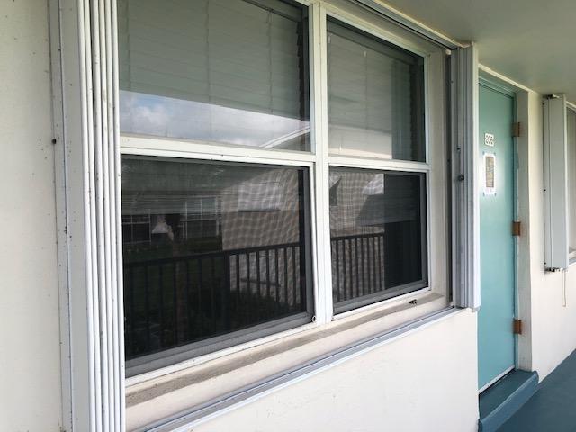 Building Photo - 700 Horizon W