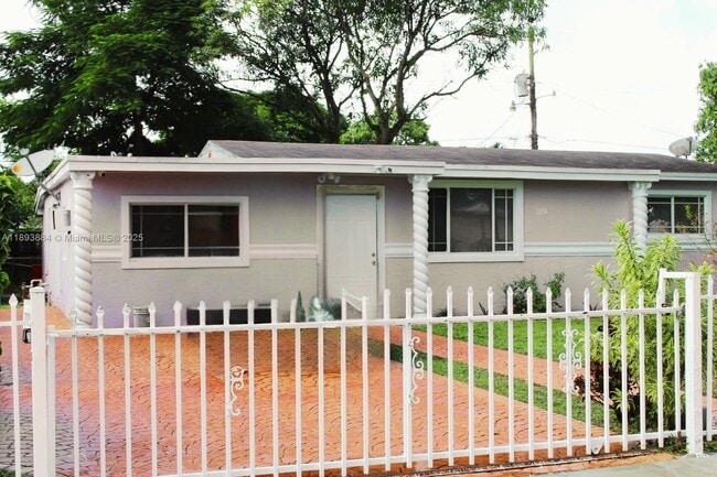 Foto del edificio - 1831 NW 185th St