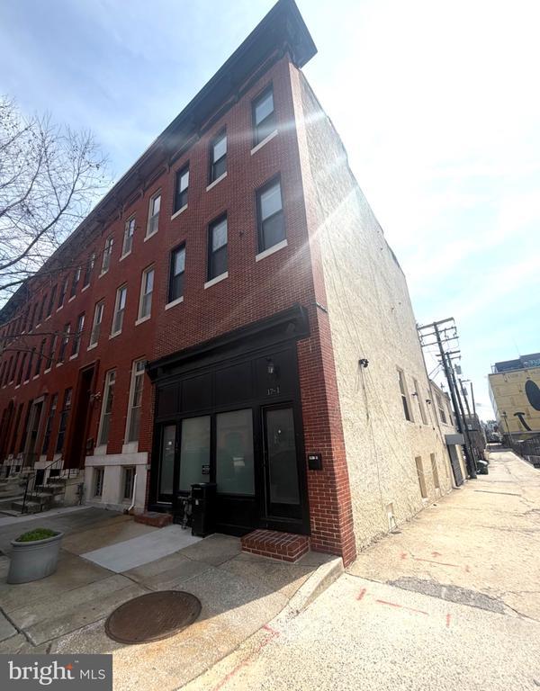 Building Photo - 17 E 21st St