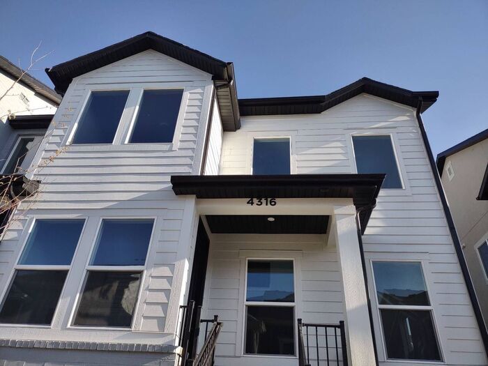 Primary Photo - Beautiful Brand New Herriman Townhouse w/ ...