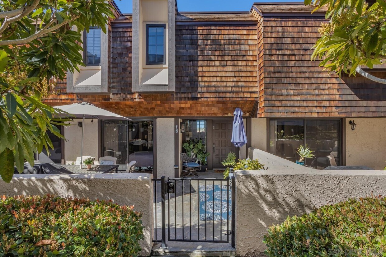 2139 Caminito Del Barco, Del Mar, CA 92014 Townhome Rentals in Del