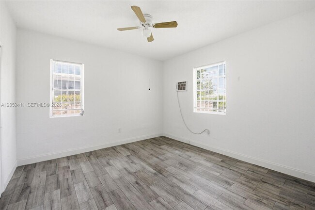 Foto del edificio - 14 NW 75th St