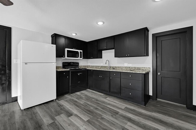 Building Photo - 1313 10th St