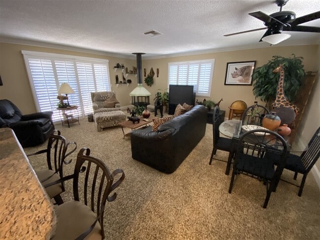 Building Photo - 9209 Lakeview Terrace