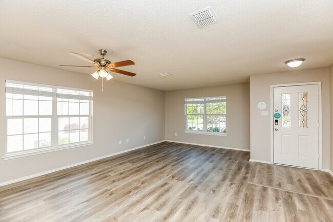 Foto del edificio - 4712 Shell Ridge Dr