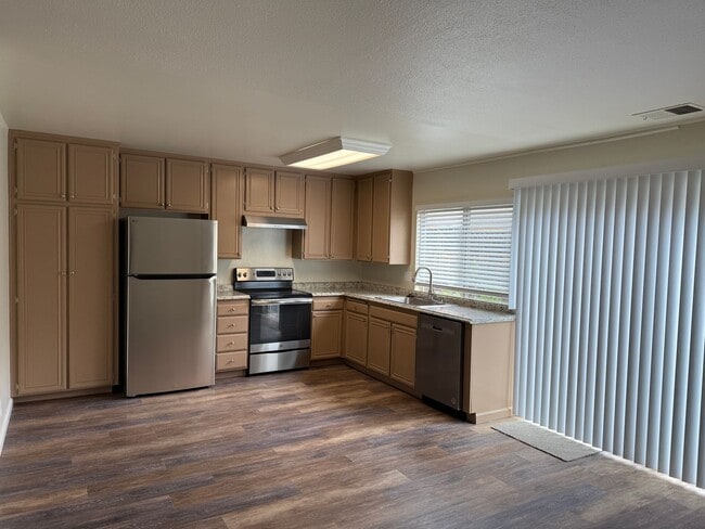 Building Photo - Blossom Valley Townhome
