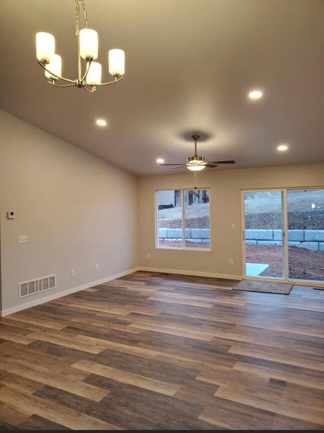 Building Photo - 5932 Nugget Gulch Rd