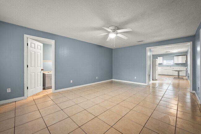 Building Photo - 304 Bernard Rd