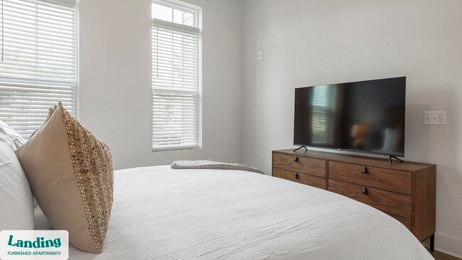 Building Photo - 404 W 26th St