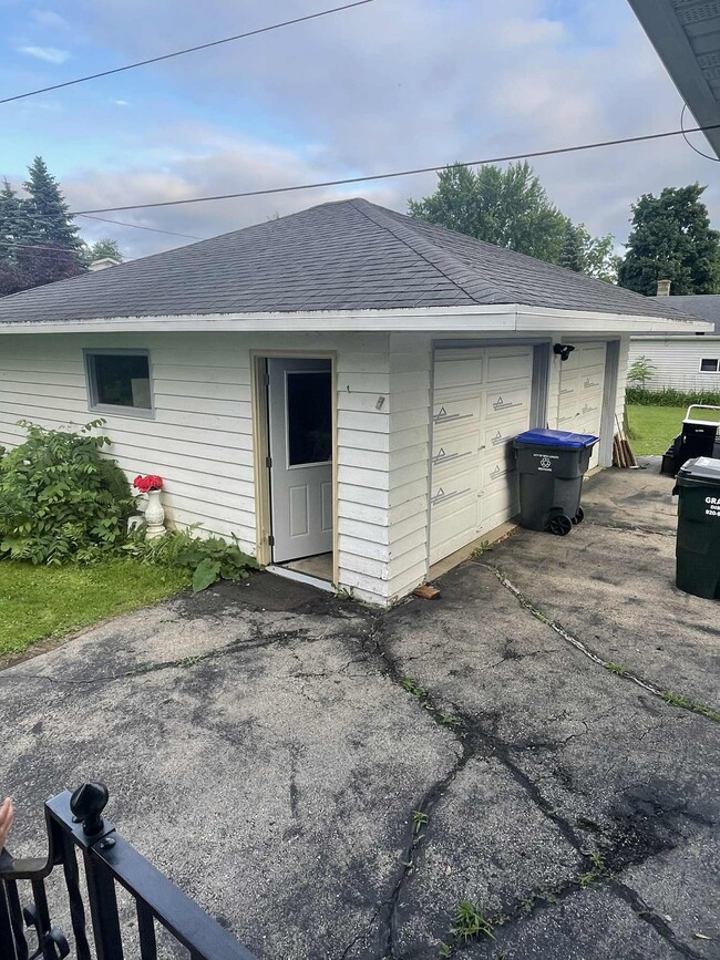 Building Photo - 418 Lima St