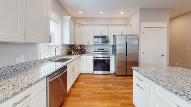 Building Photo - 5BR/5BA in Fort Sanders | Private Bathroom...