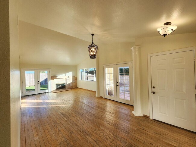 Foto del edificio - Elevated Living with Sunset Views