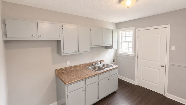 Foto del edificio - 1734 Wildrose St