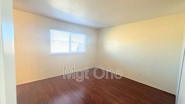 Foto del edificio - 24382 Delphinium Ave