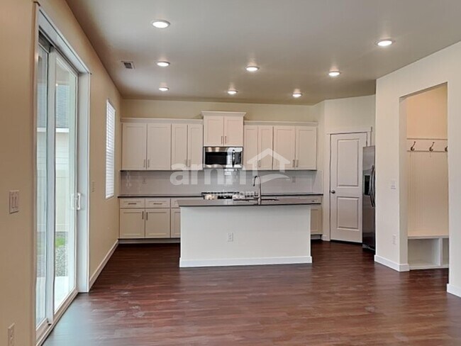 Foto del edificio - 1528 N Garnet Creek Ave