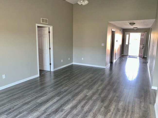 Foto del edificio - Move in ready 3/2 Renovated