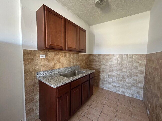 Photo - 2712 N Milwaukee Ave Apartment